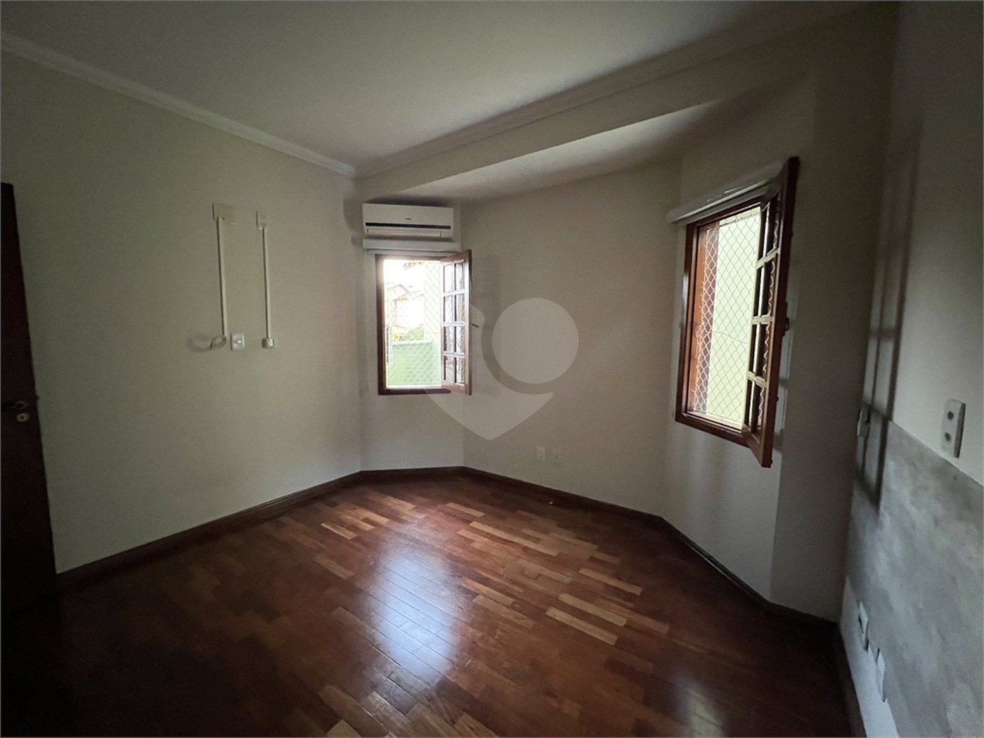 CASA COM 3 QUARTOS NO CONDOMÍNIO GRAND VILLE