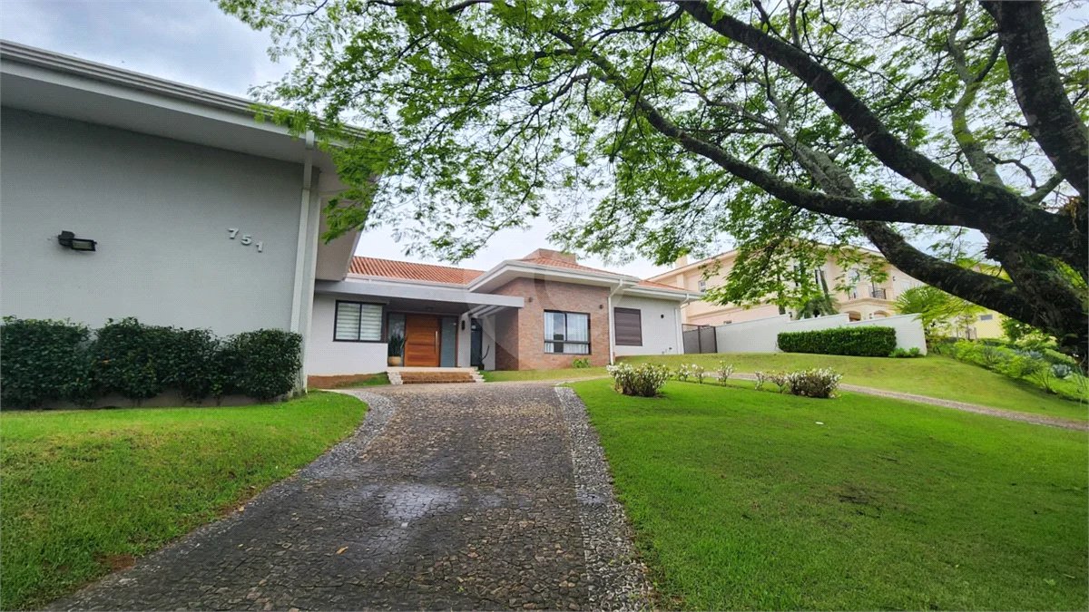 Casa à venda no Condomínio Jardim Primavera – Luxo, Espaço e Exclusividade em Louveira