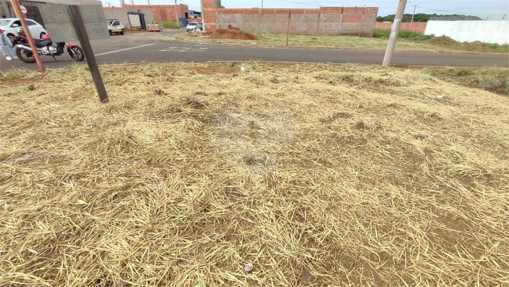 Terreno à Venda em São Carlos, no bairro Jardim Embaré