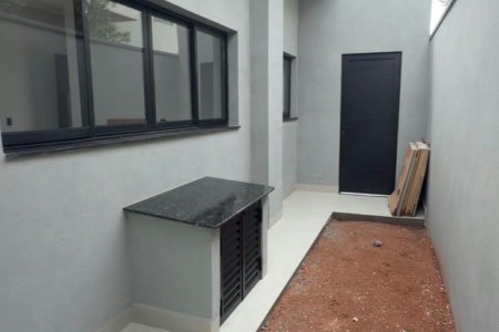 Casa à venda com 3 quartos no condomínio Villa de León, Três Lagoas - MS