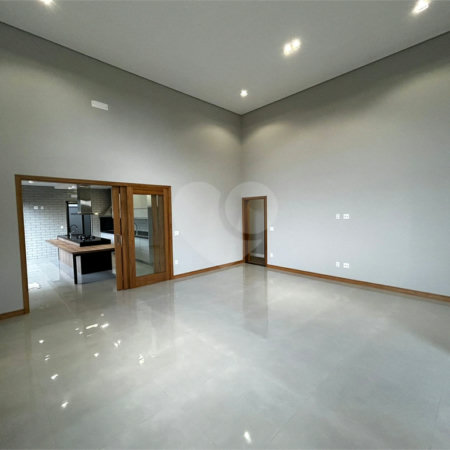 Casa para venda no condomínio de alto padrão Damha III,