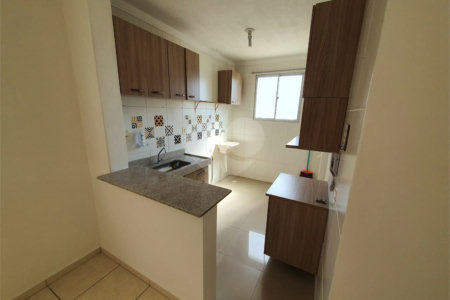 Apartamento no Condomínio Parque Alamo.