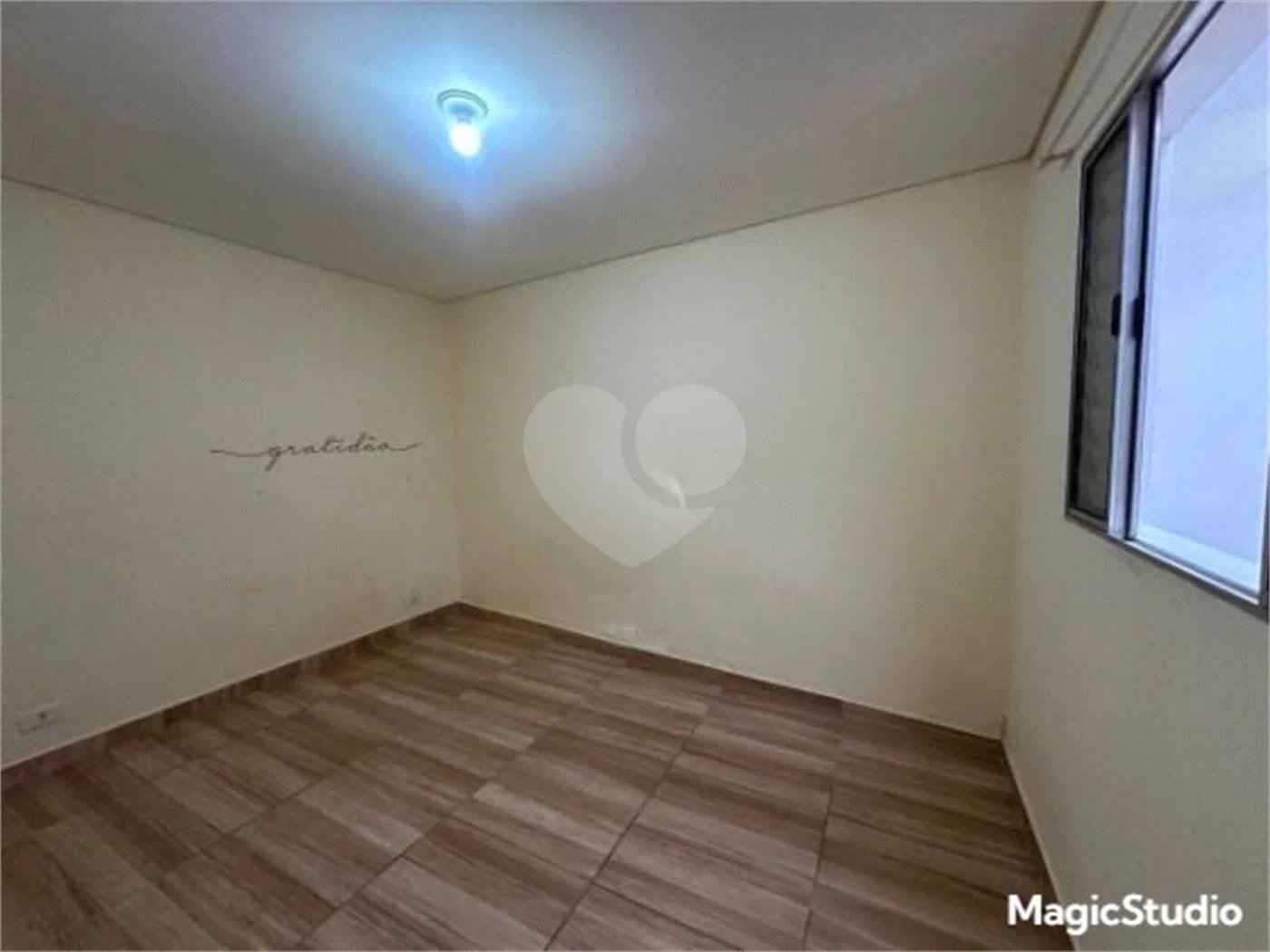 Casa com 200m² , 5 dormitórios , sendo 1 suíte , 3 vagas de garagem , à venda em Guarulhos.