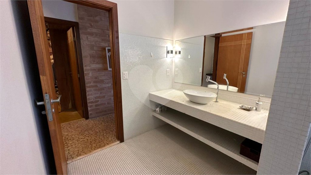 Casa para venda no Condomínio Vivenda do Broa.