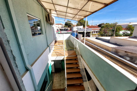 Casa residencial com ponto comercial a venda no Centro