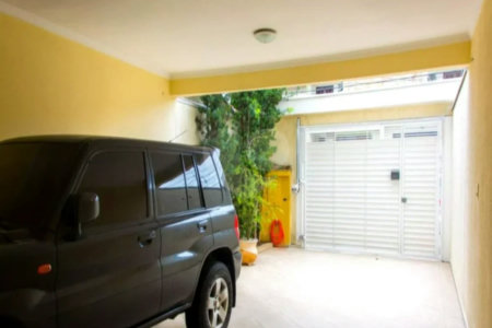 Sobrado com 180m² , 3 dormitórios , sendo 3 suítes , 3 vagas de garagem , churrasqueira e Jardim de inverno , à venda na Vila Scarpelli , Santo André.