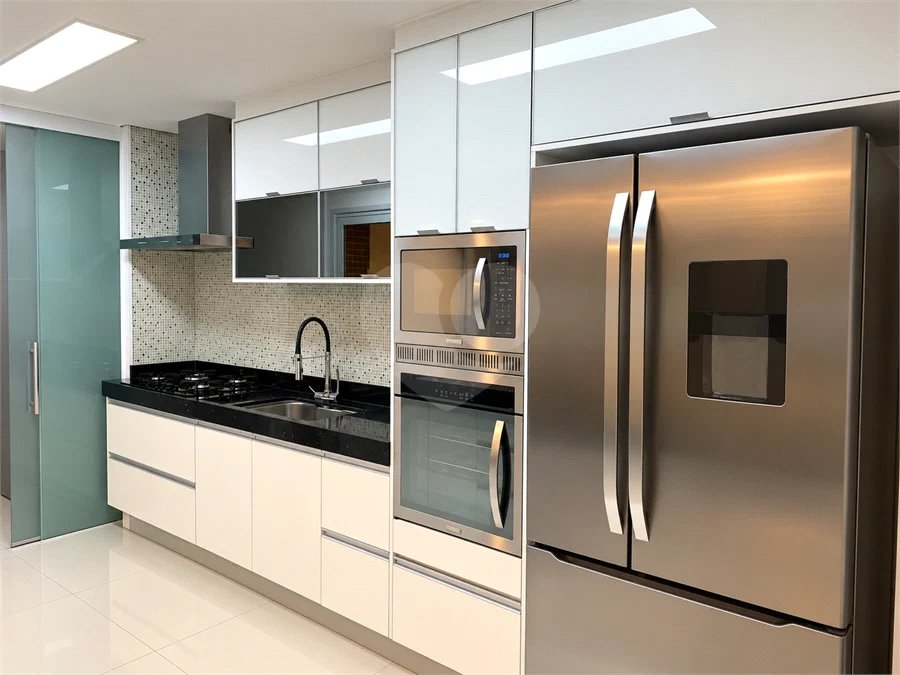 Apartamento à venda no Condomínio Family Garden, Chácara Inglesa, SBC, com 127 m², 3 suítes, varanda gourmet com churrasqueira a carvão, móveis planejados, ar-condicionado, 2 vagas cobertas e lazer completo.