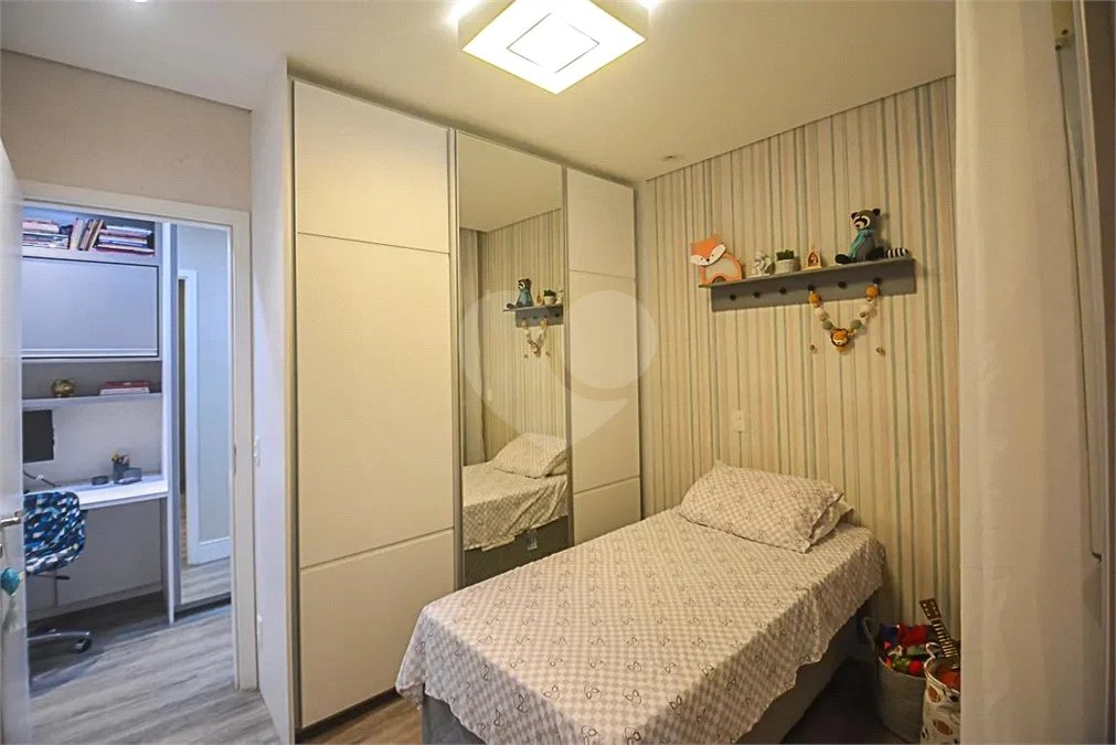 Espaço, conforto e uma localização privilegiada fazem deste apartamento mobiliado no Baeta Neves, em São Bernardo do Campo, uma excelente opção para seu novo lar. Com 118 m², três dormitórios e quatro banheiros, o imóvel oferece ambientes amplos para acomodar a família e receber amigos com comodidad
