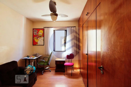 Casa para alugar com 3 quartos, sendo 1 suíte, em Jardim Monte Kemel, São Paulo - SP