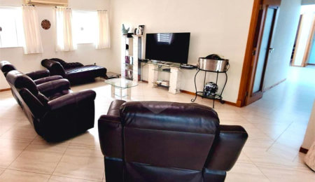 Casa à venda com 3 quartos, sendo 1 suíte, no condomínio Residencial Eldorado, São Carlos - SP