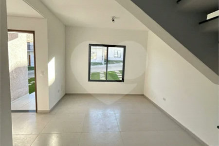 Casa à venda com 3 quartos, sendo 1 suíte, no condomínio Marselha VI, São Roque - SP