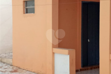 Casa térrea e espaçosa no centro da cidade por apenas R$370.000,00!!! Vamos agendar uma visita?