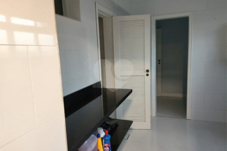 Belíssimo apartamento de 168,62m² no Belenzinho todo reformado com 3 dorm e 2 vagas .Aceita Permuta