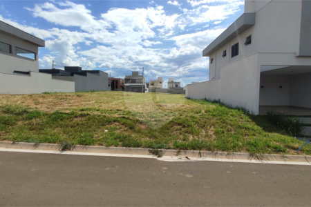 Lote à Venda em São Carlos, no Condomínio Villeneuve I