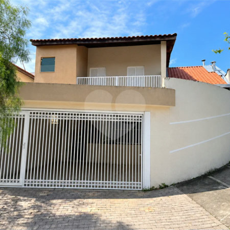 Sobrado com 4 dormitórios, 2 suítes, closet, varandas, escritório, jardim de inverno, espaço gourmet com churrasqueira e fogão a lenha e 3 vagas.