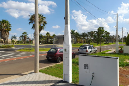 Belíssima Casa à Venda no Condomínio Damha IV
