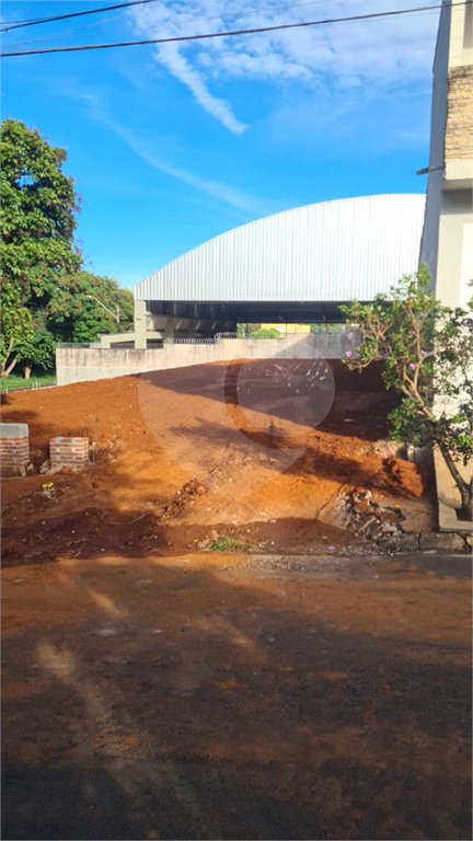 Terreno para venda na Vila Carmem.