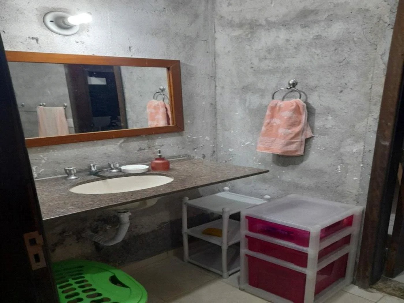 Casa à venda com 4 quartos, sendo 1 suíte, em City Bussocaba, Osasco, SP