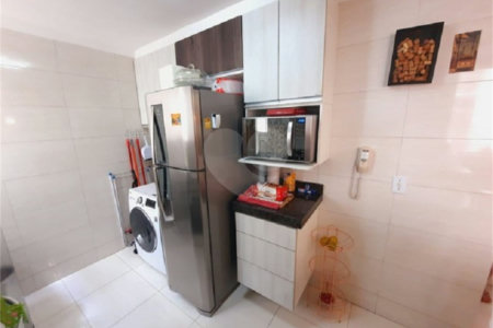 Apartamento no Condomínio Monte Azul .