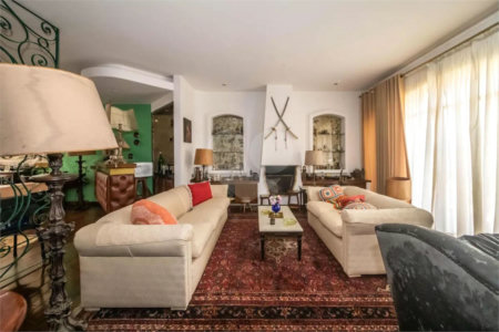 Casa Alto Padrão.Localização excelente. Venha conhecer. Agende uma visita.