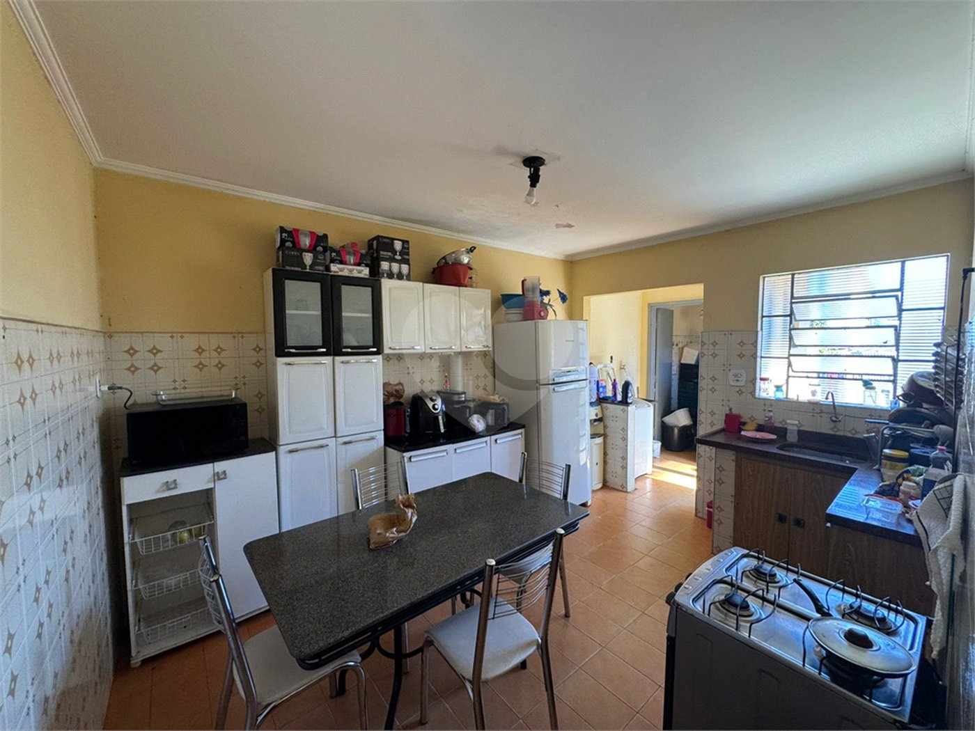 Casa com salão comercial, á venda, em São Carlos-SP.