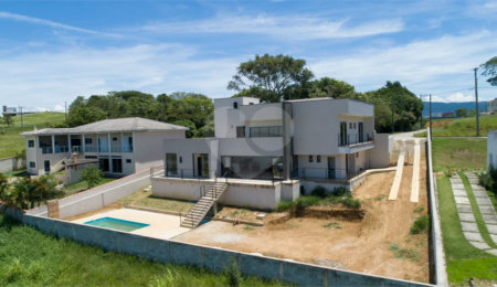Casa à venda ou para alugar com 4 suítes no condomínio Colinas do Parahyba, São José dos Campos - SP