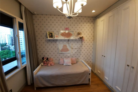 Apartamento de 257m² a venda em Moema, reformado, 4 dorms, 3 suítes, fora de rota,, 4 vagas