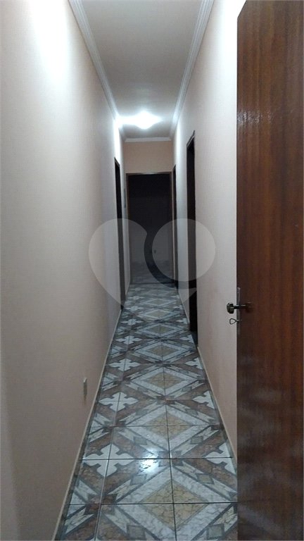 Casa Térrea com 3 dormitórios, sendo 1 suíte.
