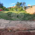Terreno com 305,82 m² .