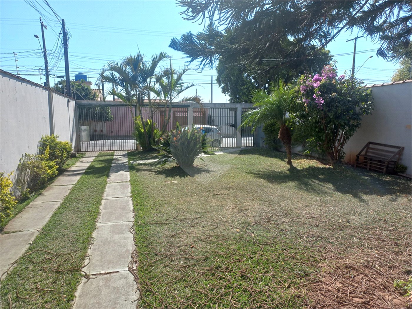 Casa térrea para venda ou locação no Parque Estancia Suíça.
