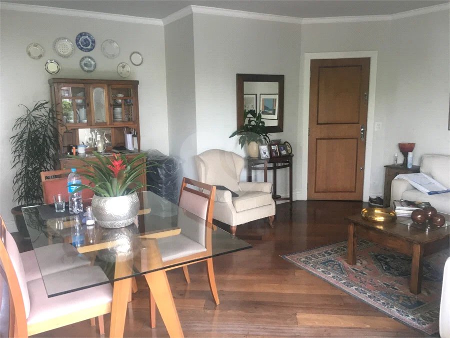 Campo Belo: Elegante Apartamento de 113 m² com Suíte e 2 Vagas em Localização Privilegiada