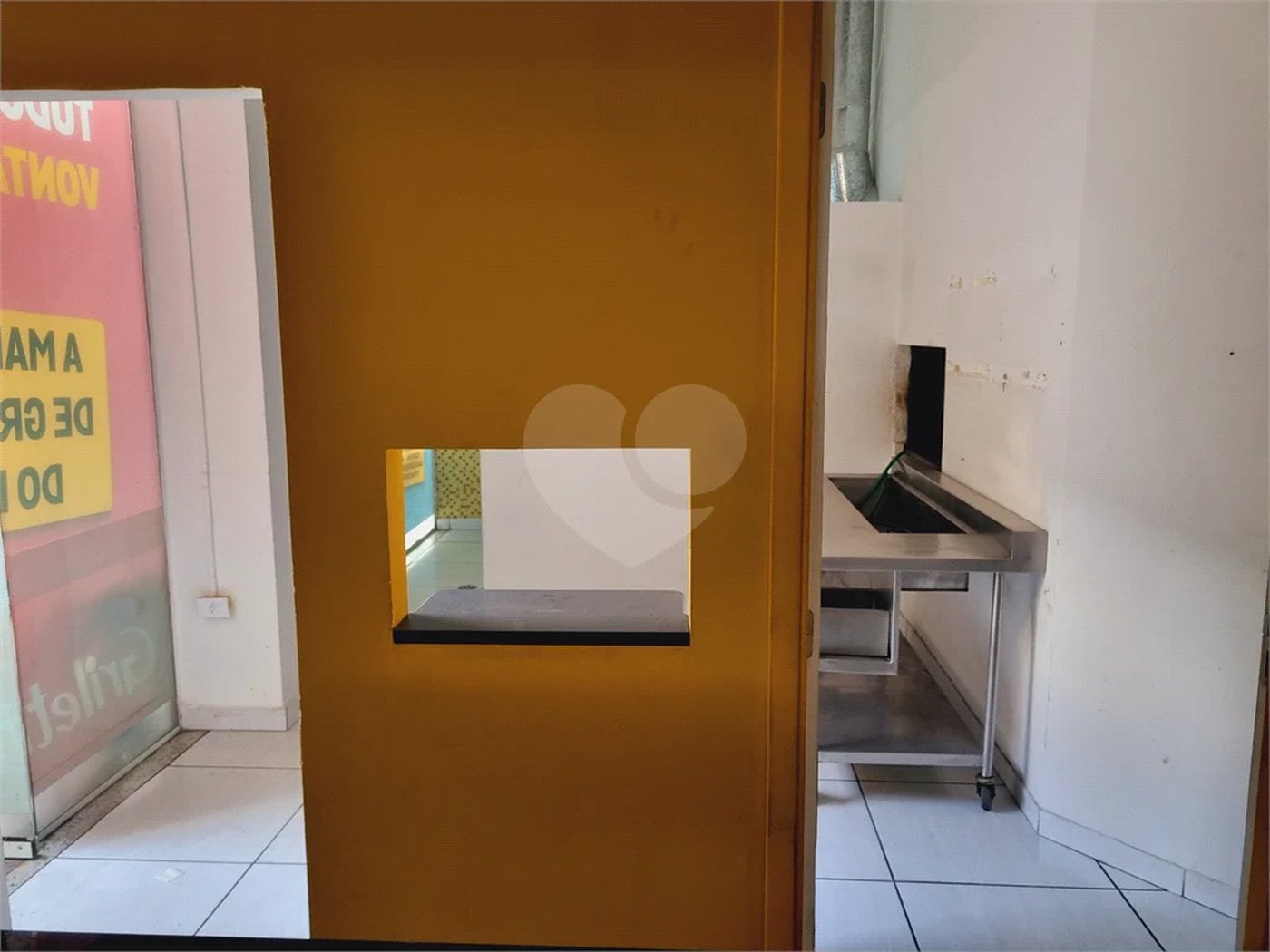 Imóvel térreo com mezanino pronto para lanchonete, venda ou locação, na Barra Funda