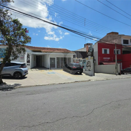 Em bairro nobre está o seu maravilhoso lote em Atibaia, Venha conhecer.
