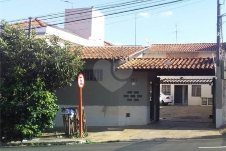 Prédio para venda com 6 kitnets.