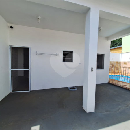 Casa à venda com 2 dormitórios á venda.