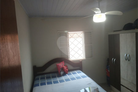 Casa Térrea com 2 dormitórios.