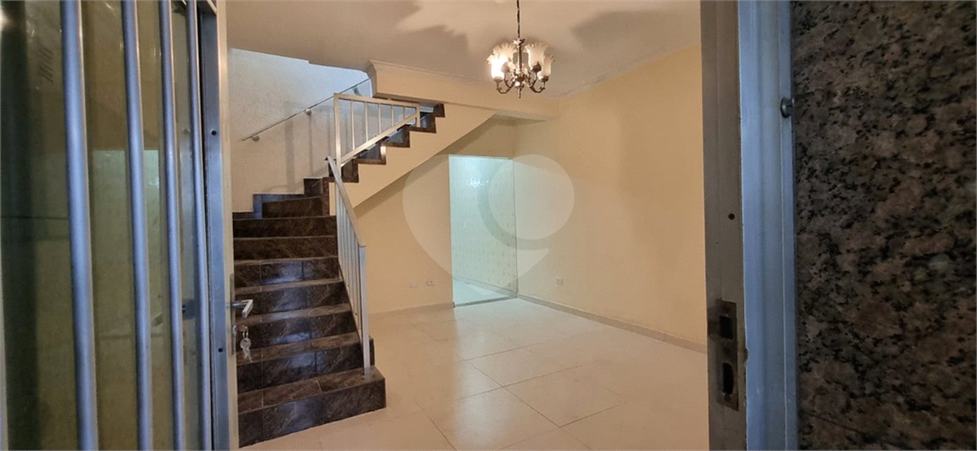 Sobrados com Renda, 300 m² Construídos em Terreno de 250 m²à venda no Jardim Vila Formosa, São Paulo