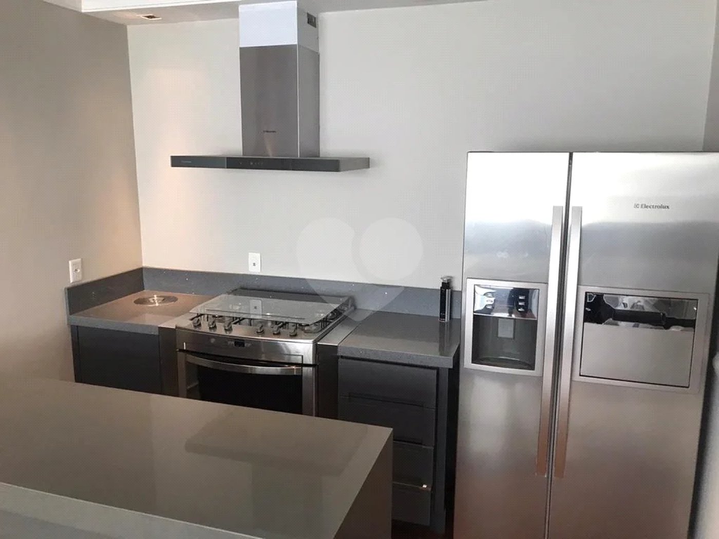 Apto 220 metros no Campo Belo. varanda, 5 vagas, 3 suítes. Visite