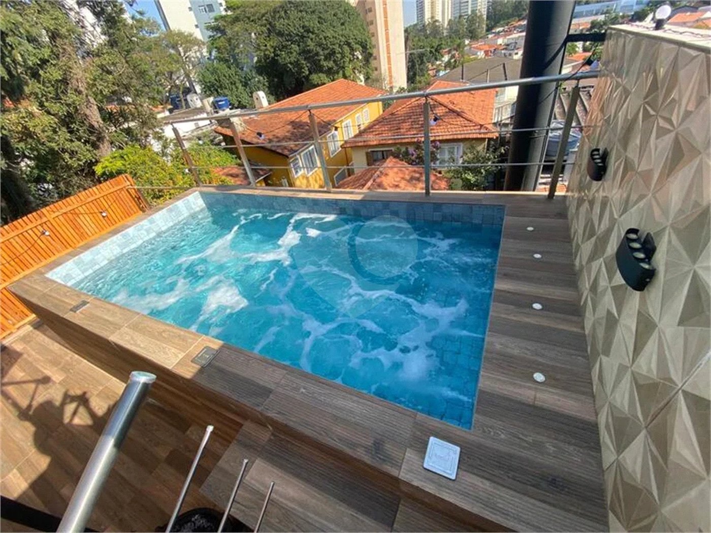 Sobrado à venda com 5 quartos, sendo 4 suítes, em Jardim Prudência, São Paulo, SP