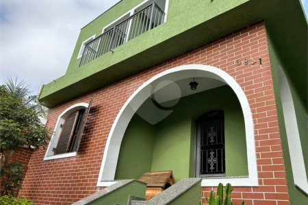Excelente Sobrado à venda no Planalto - 5 Quartos/4 Suítes/2 Vagas na garagem