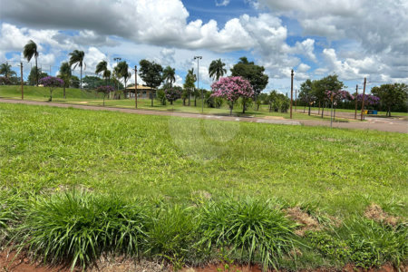Terreno no condomínio Damha Golf em frente área de lazer com 1.404,40 m²