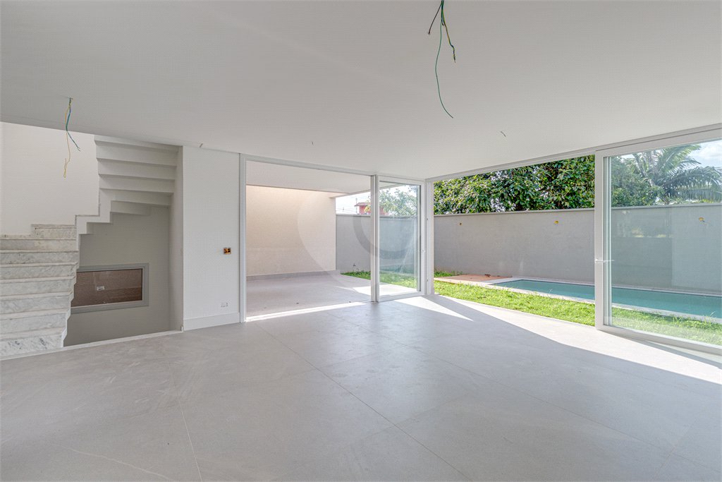 Casa à venda com 4 suítes no condomínio Vila Arese, São Paulo - SP