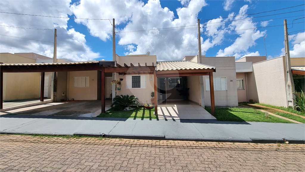 Casa no Condomínio Flamboyant II a venda .