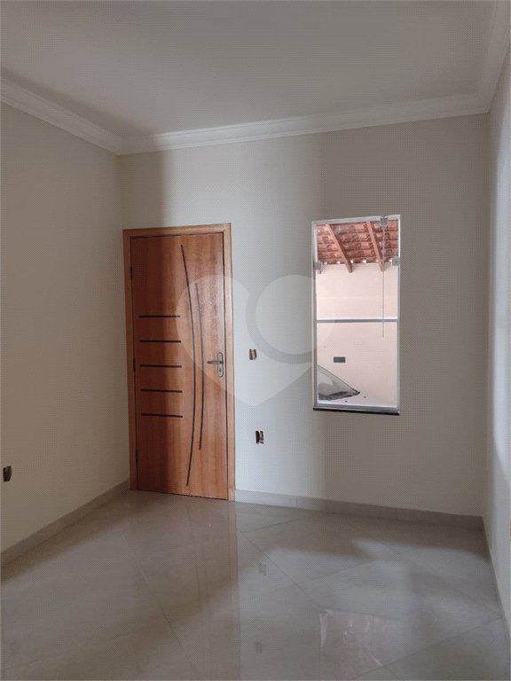 Casa Térrea com 3 dormitórios, sendo 1 suíte.