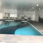 Linda casa em condomínio fechado – conforto, espaço e sofisticação!