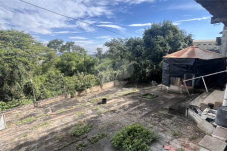 Casa Térrea com 3 dormitórios no Centro de Atibaia