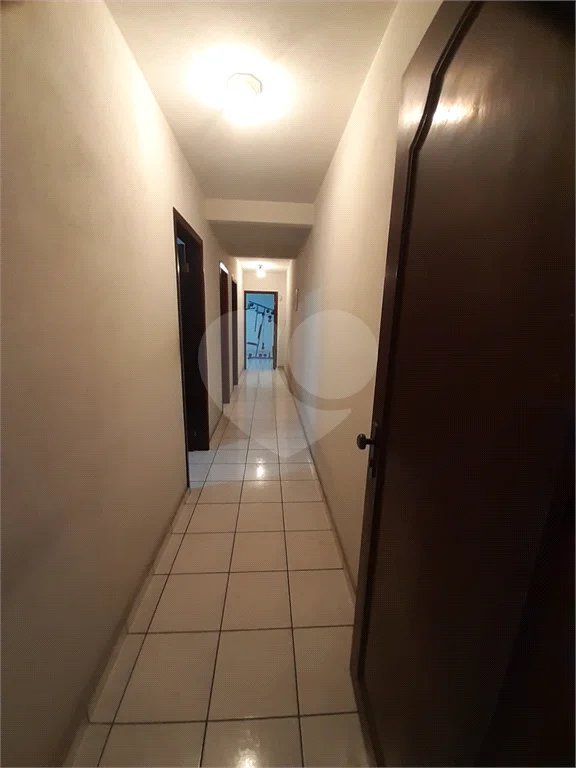 Casa com 250m², 4 dormitórios, 2 vagas.