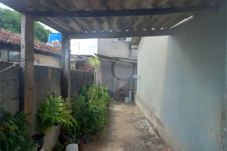 Casa à venda em Atibaia com edícula e outras construções nos fundos, ótimo para investidores, excelente localização