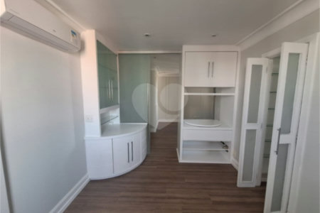 Apartamento para locação com 2 dormitórios, sendo 1 suíte com 02 vagas, totalmente climatizado nos 3 ambientes