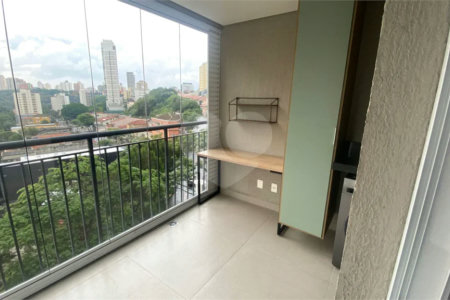 Apartamento mobiliado à venda na Vila Mariana, 2 quartos, varanda
